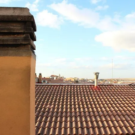 Vut Skyline Apartment *